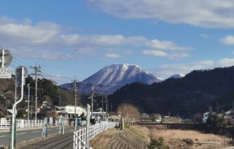 三瓶山_1538082_冬の雄姿　三瓶山 en