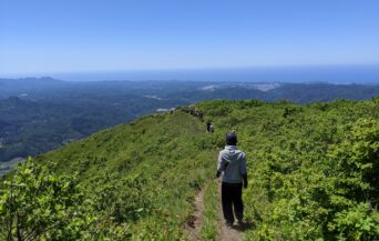 三瓶山_1539538_眼下に大田市街地・日本海を望む cn