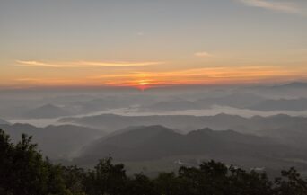 三瓶山_1539542_天空の朝ごはん tw