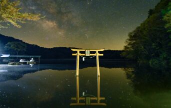 浮布の池_1539710_水面に映る en