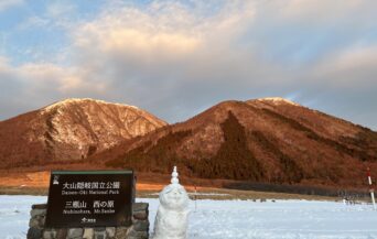 三瓶山_1537680_夕陽でオレンジ色に染まる三瓶山 pt