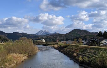 三瓶山_1539522_農地を潤す三瓶山