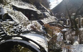 大森銀山地区_1538169_雪晴れ en