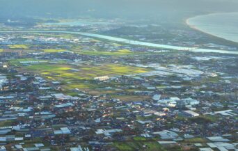 三瓶山_1539156_出雲市弥山から眺める三瓶山 en