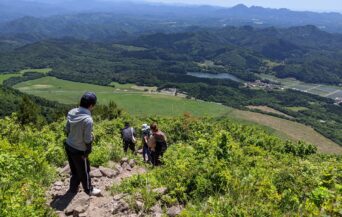 三瓶山_1539539_三瓶山より大江高山火山群を望む cn