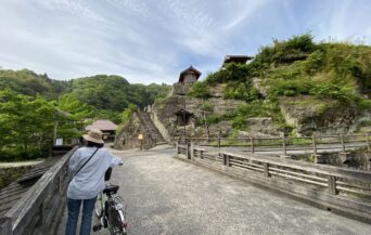 大森銀山地区_1530002_大森の道を走る en