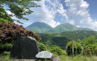 三瓶山_1523632_浮布の池展望台からの三瓶山 cn