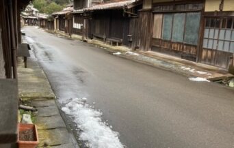 大森銀山地区_1540261_屋根からの雪(持ち込み)