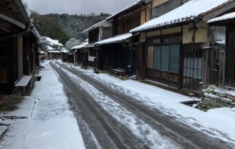 大森銀山地区_1540260_冬の雪積もる大森の街並み(持ち込み) cn