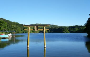 浮布の池_1539868_静間川の源流「浮き布池」 en