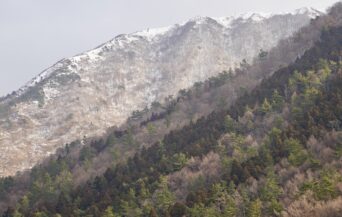 三瓶山_1539890_二色の三瓶山