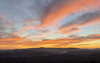 三瓶山_1524560_天空の朝ごはんでの景色