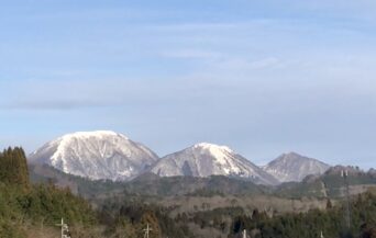 三瓶山_1537170_三つの瓶の山